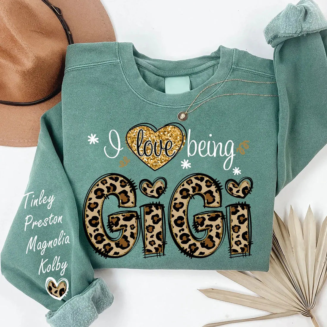 Custom Grandma Leopard Sweatshirt – Personalized I Love Being Gigi with Grandchildren’s Names Hoodie, Ideal Christmas Gift Printing Joy