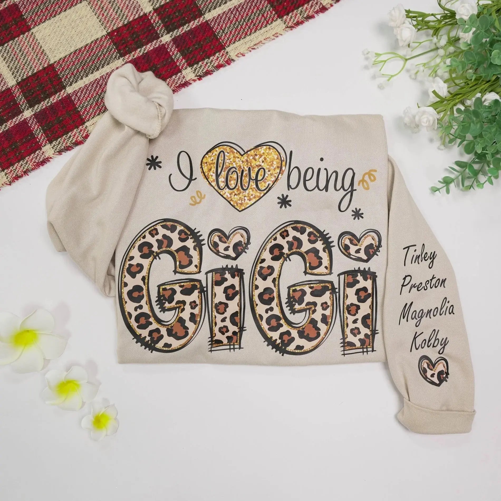 Custom Grandma Leopard Sweatshirt – Personalized I Love Being Gigi with Grandchildren’s Names Hoodie, Ideal Christmas Gift Printing Joy