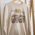 Custom Grandma Leopard Sweatshirt – Personalized I Love Being Gigi with Grandchildren’s Names Hoodie, Ideal Christmas Gift Printing Joy
